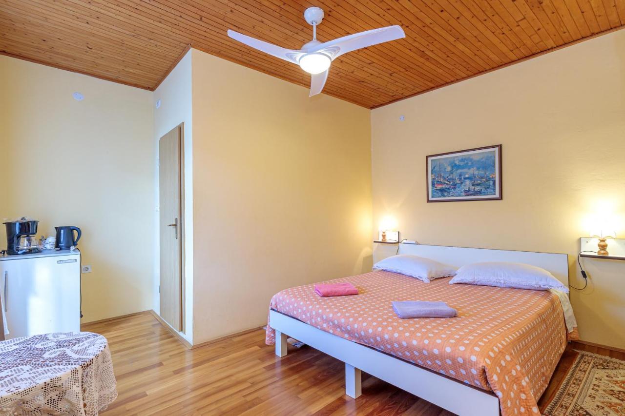 Rooms Nela Hum ภายนอก รูปภาพ