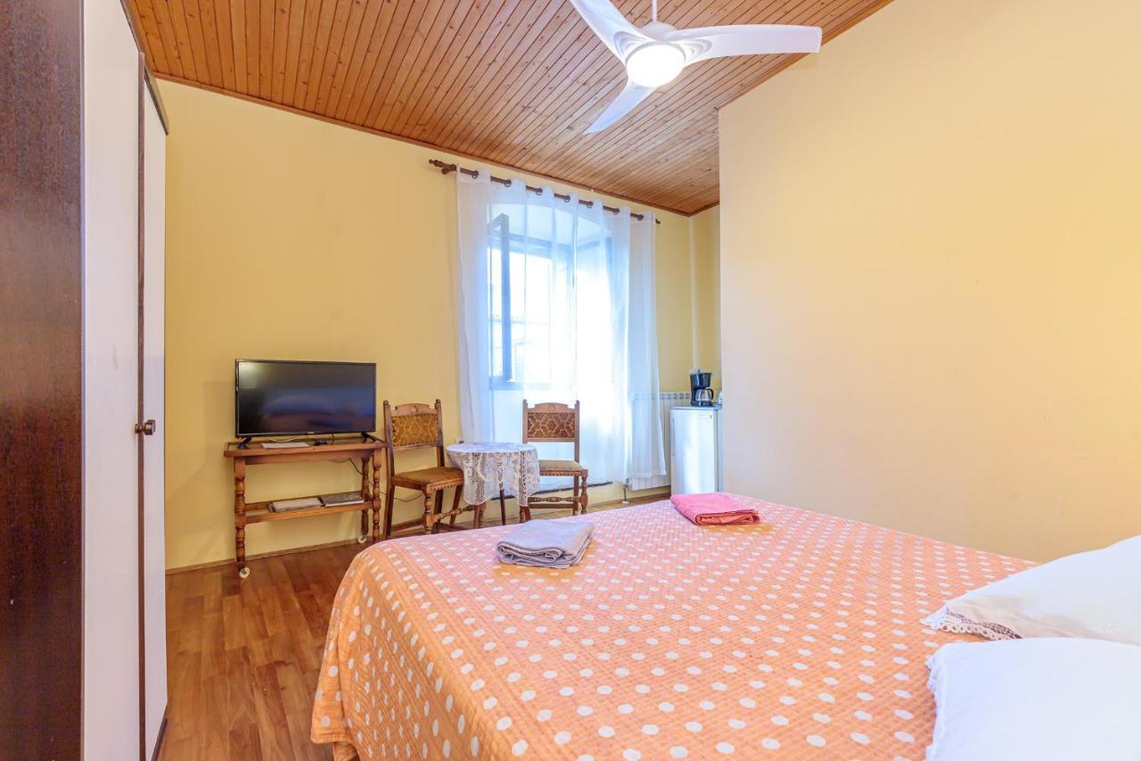 Rooms Nela Hum ภายนอก รูปภาพ